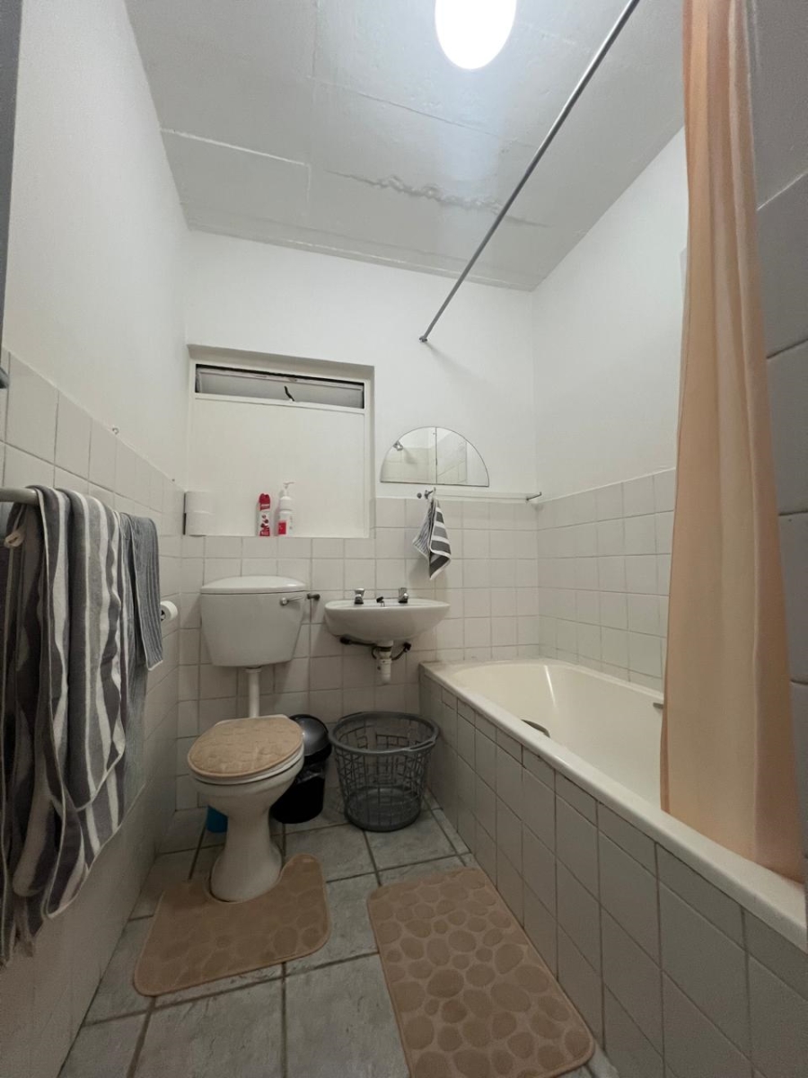 To Let 1 Bedroom Property for Rent in Humewood Eastern Cape